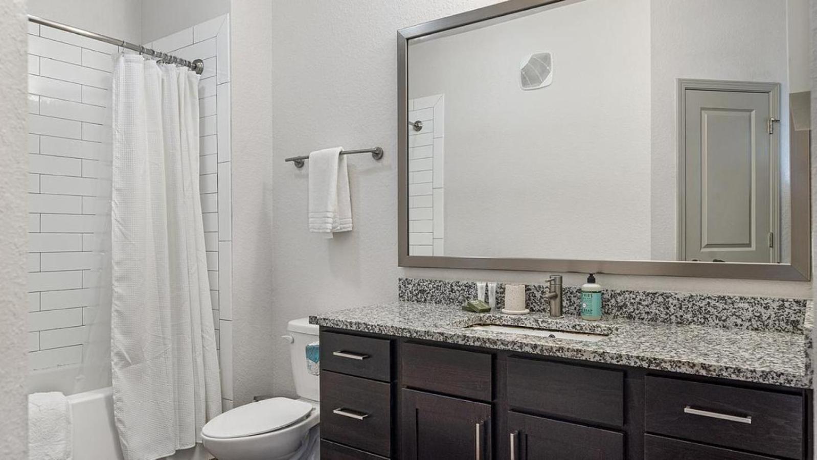 Landing At Center 301 - 2 Bedrooms In Belton Exterior photo